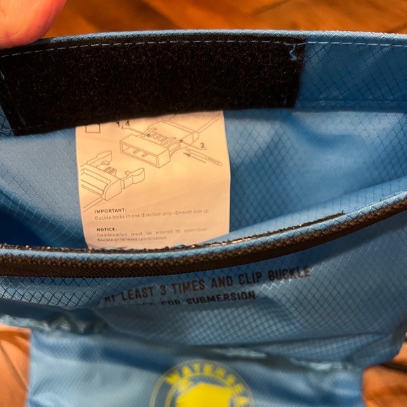 Locking waterproof Drawstring Bag - Picture 4 of 6